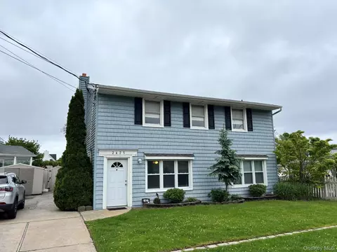 2425 Jackson Ave, Seaford, NY 11783