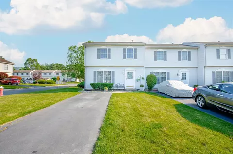48 Zugibe Ct, West Haverstraw, NY 10993