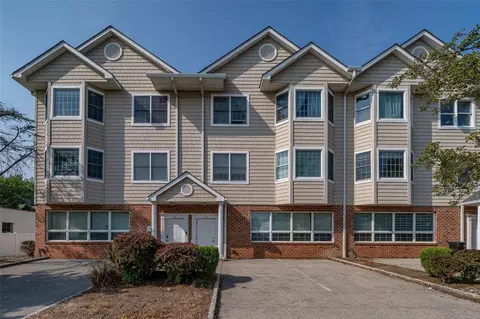 135 Montgomery Ave, Scarsdale, NY 10583