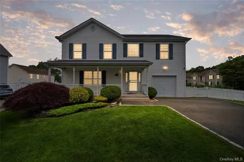 924 Otsego Ct, West Hempstead, NY 11552