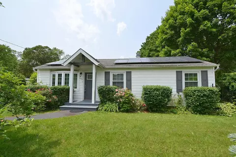 1578 N Thompson Dr, Bay Shore, NY 11706