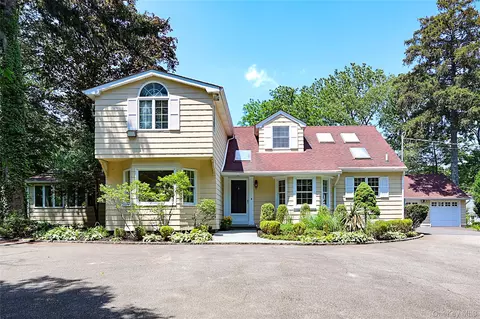 419 Woodbury Rd, Woodbury, NY 11797