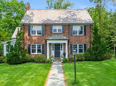 27 Fairview Rd, Scarsdale, NY 10583