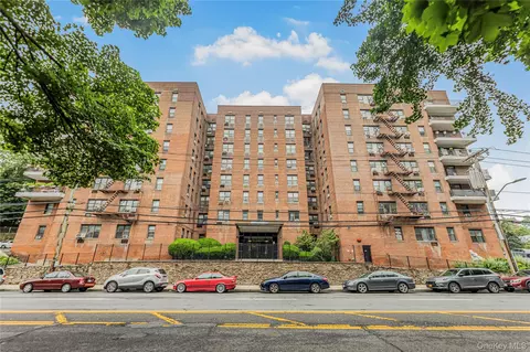 277 Bronx River Rd #2A, Yonkers, NY 10704