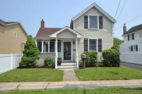 187 Smith Ave, Islip, NY 11751