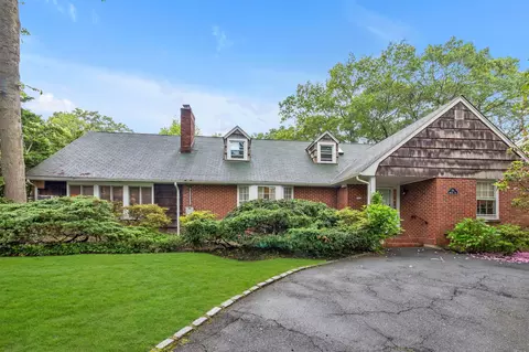 301 Margaret Blvd, Merrick, NY 11566