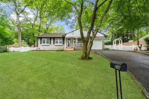 236 N Ontario St, Ronkonkoma, NY 11779