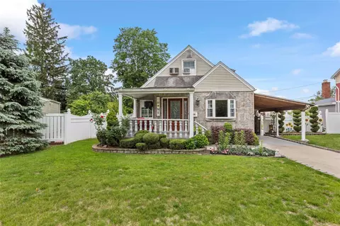 64 Remson St, Valley Stream, NY 11580
