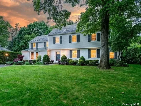 22 Homer Pl, North Hempstead, NY 11030
