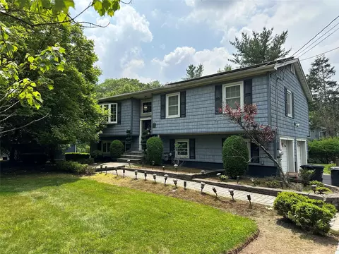 43 N Lorna Ln, Ramapo, NY 10901