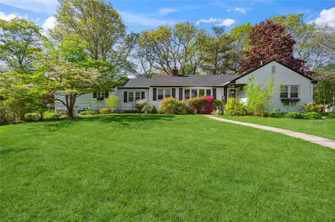 24 Pine St, Lake Grove, NY 11755
