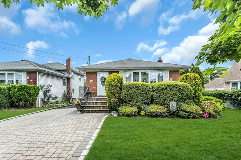 1197 Tulip Ave, Franklin Square, NY 11010
