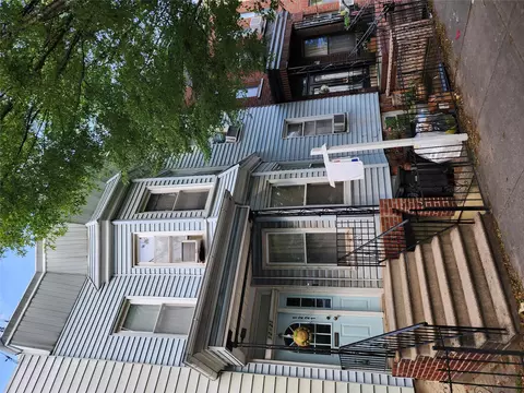 12-21 30th Dr, Astoria, NY 11102