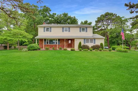 10 Heritage Pl S, Nesconset, NY 11767