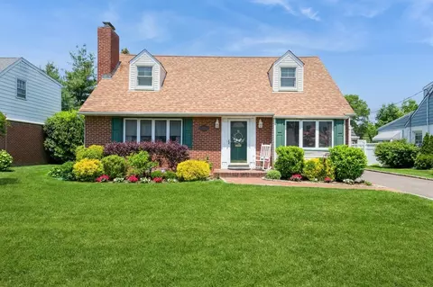 80 Intervale, Rockville Centre, NY 11570