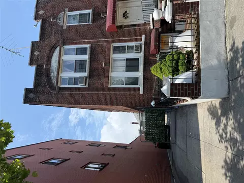 35-46 92 St, New York, NY 11372