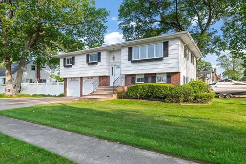 158 Harmony Dr, Massapequa Park, NY 11762