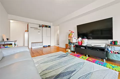86-04 Grand Ave #4D, Elmhurst, NY 11373