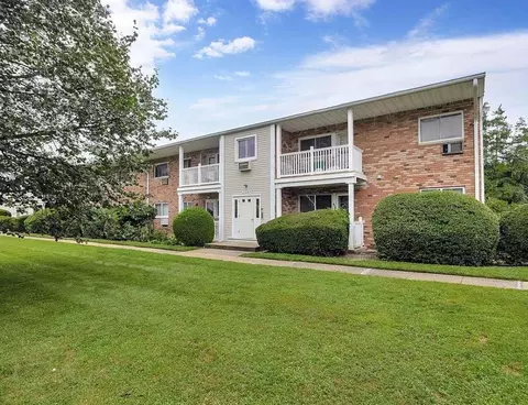 73 Adams Rd #2B, Central Islip, NY 11722