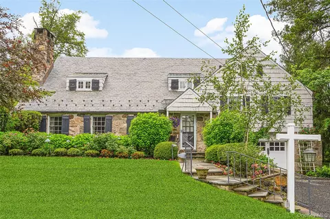 26 Bradford Rd, Scarsdale, NY 10583