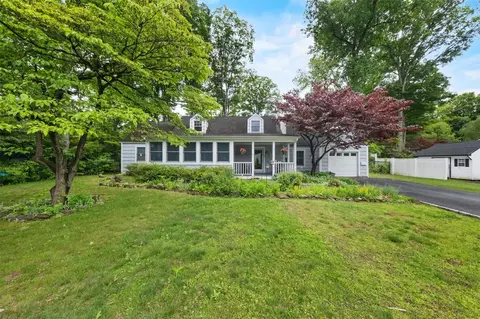 4 Hughes St, Cortlandt, NY 10520