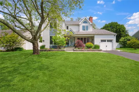 309 George St, West Islip, NY 11795