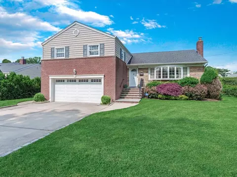 116 Harrison St, Garden City, NY 11530