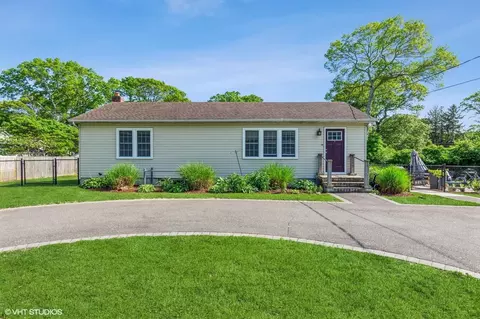 260 Pawnee St, Ronkonkoma, NY 11779