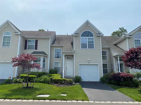 159 Kettles Ln, Medford, NY 11763