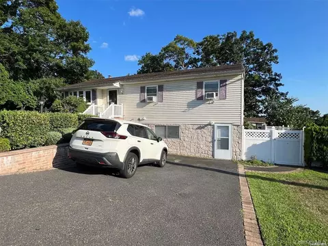 46 Oceanview Ave, Farmingville, NY 11738