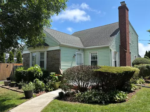 89 S Kensington Ave, Rockville Centre, NY 11570