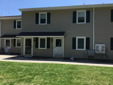215 E Main St #34, East Islip, NY 11730