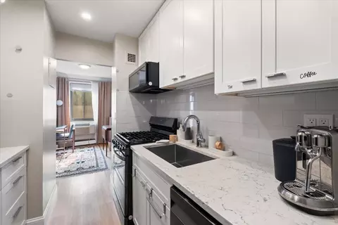 100 E Hartsdale Ave #2OE, Greenburgh, NY 10530