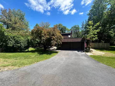 7 Medford Pl, Clarkstown, NY 10954
