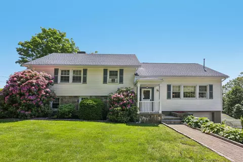 50 Ellen Ave, Mahopac, NY 10541