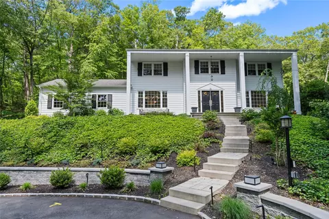 1508 Laurel Hollow Rd, Syosset, NY 11791