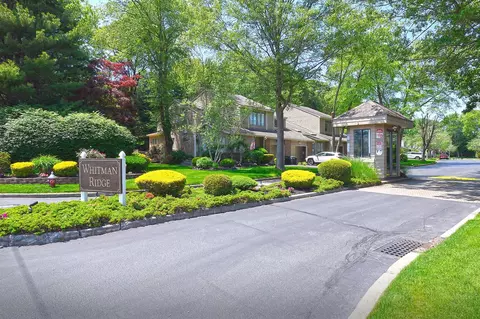 8 Whitman Ridge Dr, Melville, NY 11747