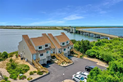 4 Waters Edge #4, Shirley, NY 11967