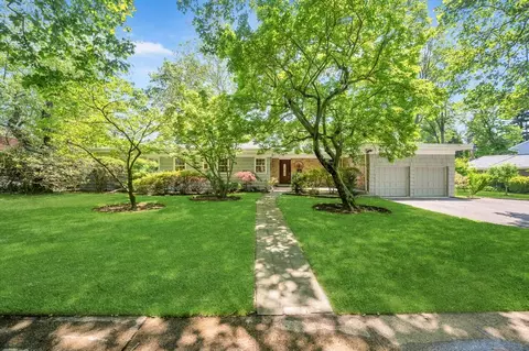 37 Somerset Dr S, North Hempstead, NY 11020