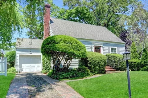 195 Loines Ave, Merrick, NY 11566