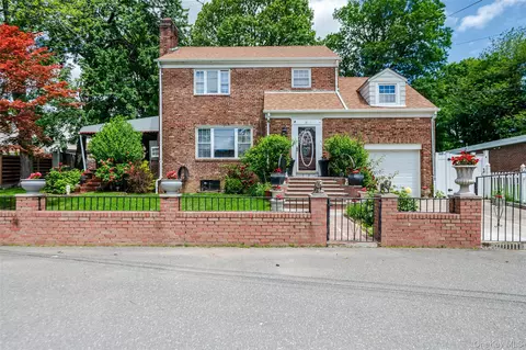 21 Aka 16 Larkspur Ln, Yonkers, NY 10704