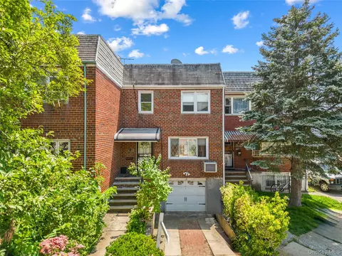 25-31 Bayside Ln, Flushing, NY 11358