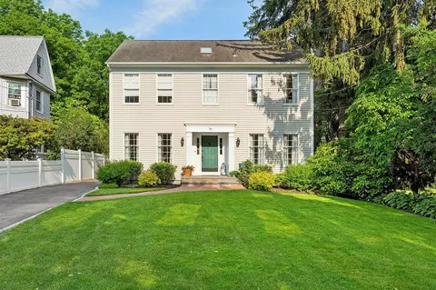 38 Maple Ave, Northport, NY 11768