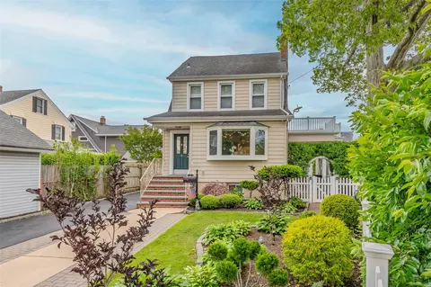 3 Palisade Ave, Lynbrook, NY 11563