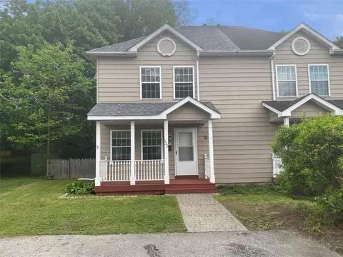 122 Oak Park Ter, Wappinger, NY 12590