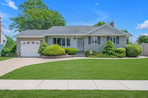 116 Intervale Ave, South Farmingdale, NY 11735
