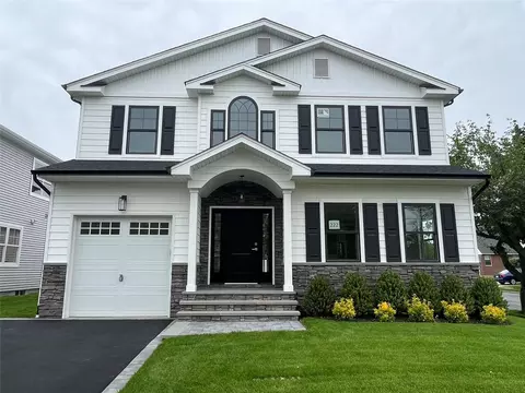 222 Latham Rd, North Hempstead, NY 11501