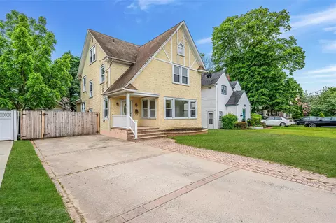 71 Lincoln Pl, Freeport, NY 11520