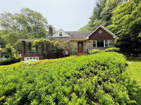 56 Elwood Rd, Northport, NY 11768