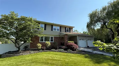 6 Penn Ct, Clarkstown, NY 10956